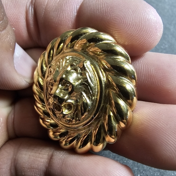 Vintage Iconic Lion Head Gold Tone Dome Button Shape 1.5” Scarf Clip Brooch show - Picture 8 of 8